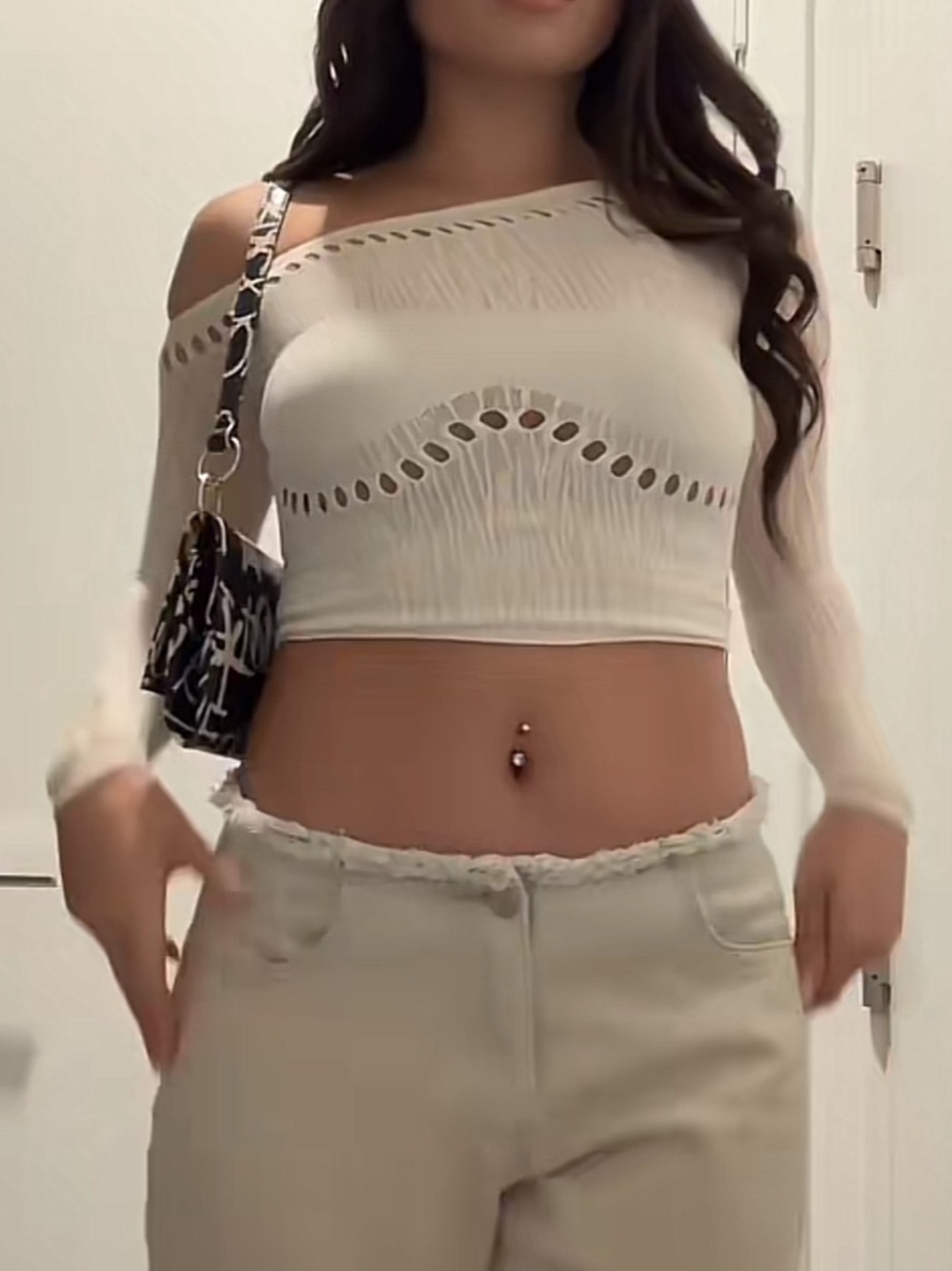White fox boutique cutout crop top - Picture 5 of 6